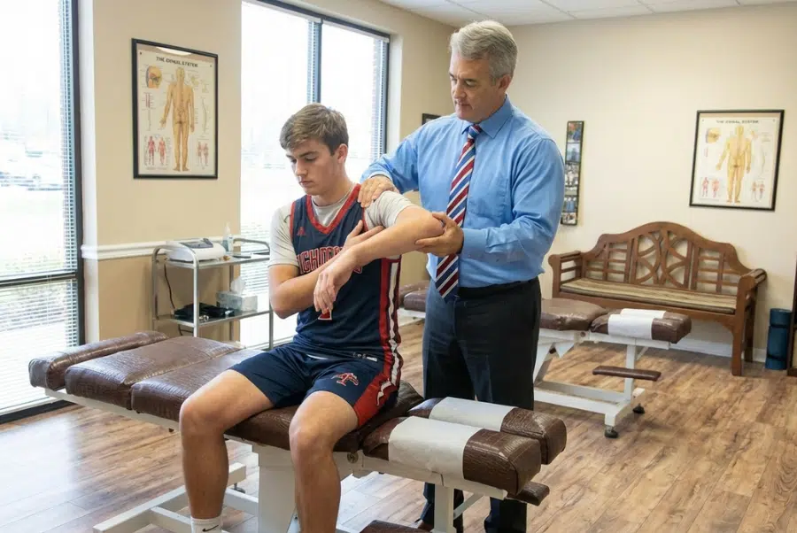 chiropractor providing athletic recovery care in Yorktown VA to high school athlete (chiropractic benefits for athletes Yorktown VA)